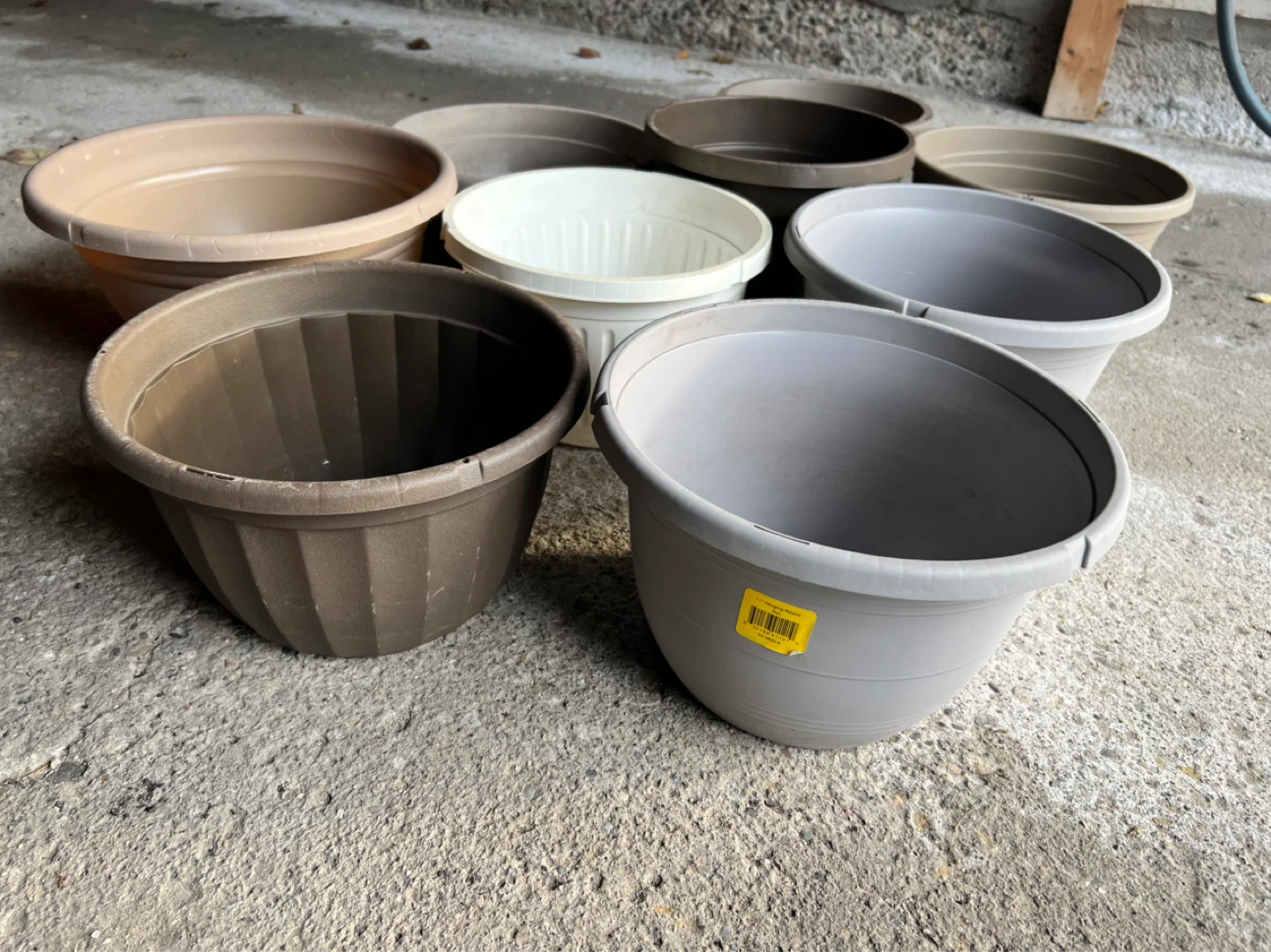 9 pots and Hanging Planters mix all for $5 - photo 4