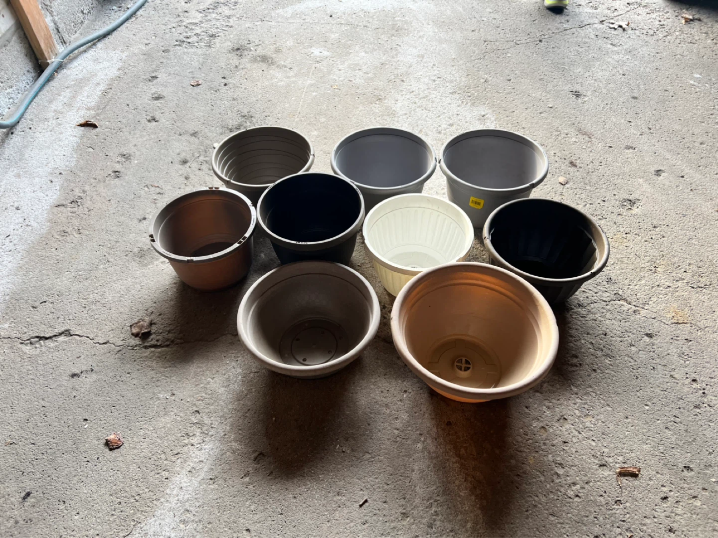 9 pots and Hanging Planters mix all for $5