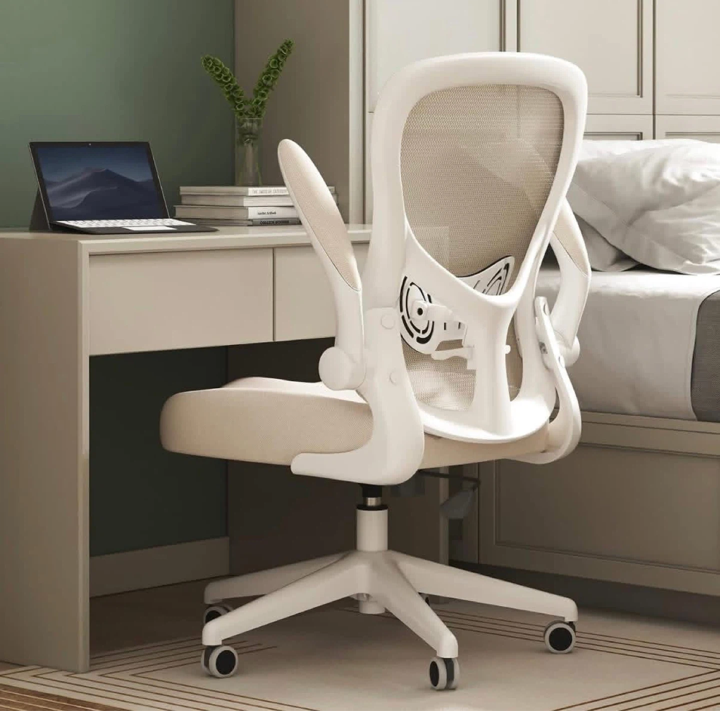 White Mesh Office Chair
