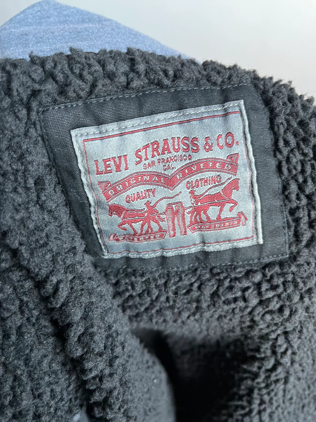 Levi's Men’s Black Sherpa Lined Two Pocket Hooded Trucker Jacket - photo 5