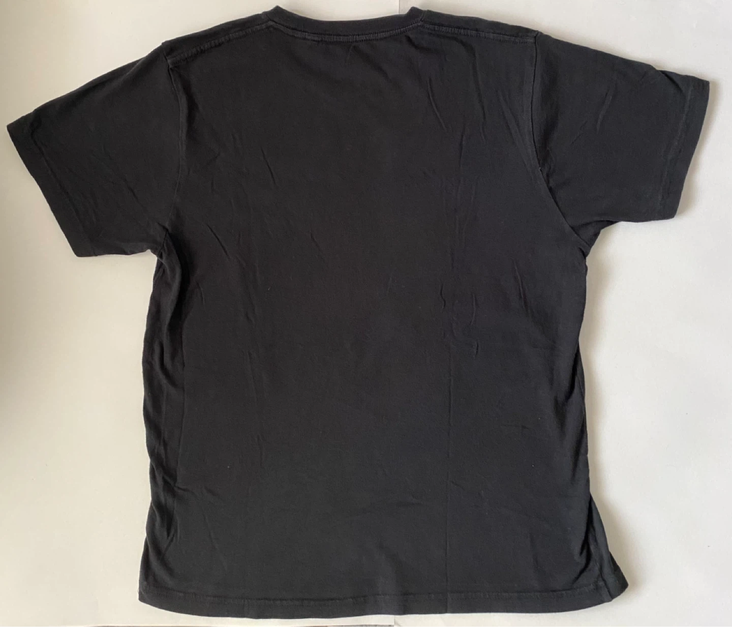 Guess T-Shirts - Size Medium - photo 3