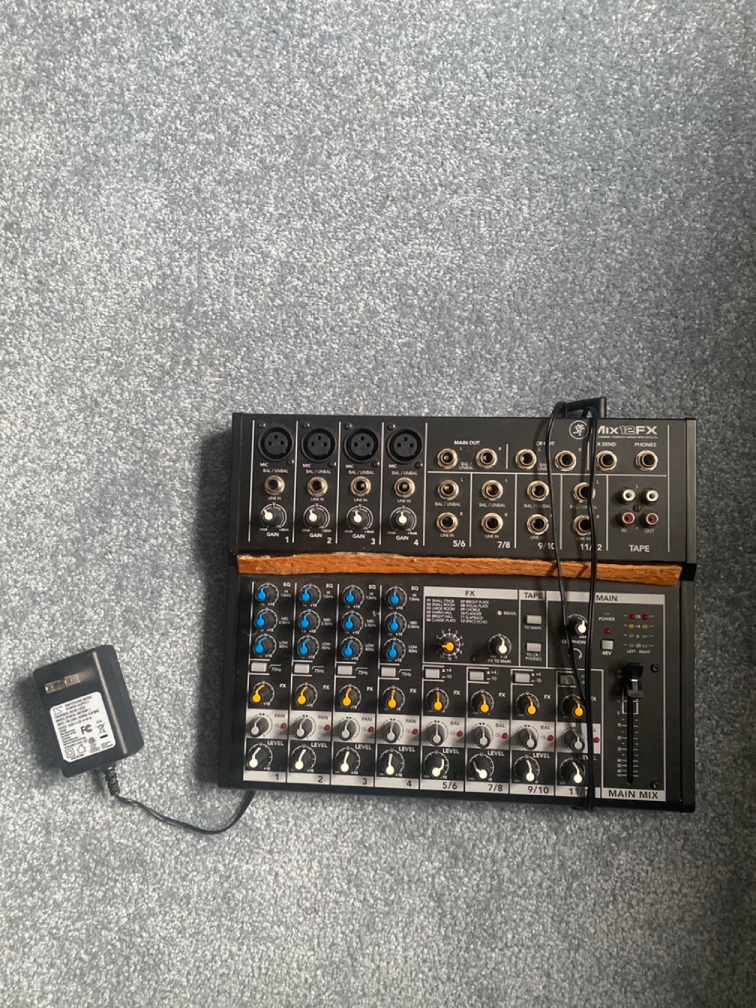 Mackie Mix12FX 12-Channel Mixer with Effects