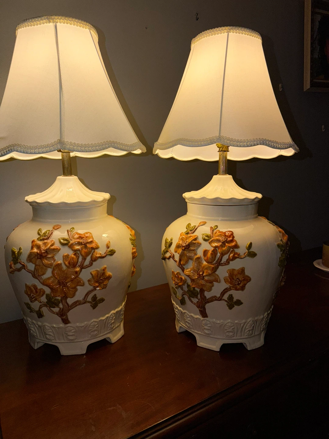 Pair of Vintage Ceramic Lamps with Floral Design - photo 3