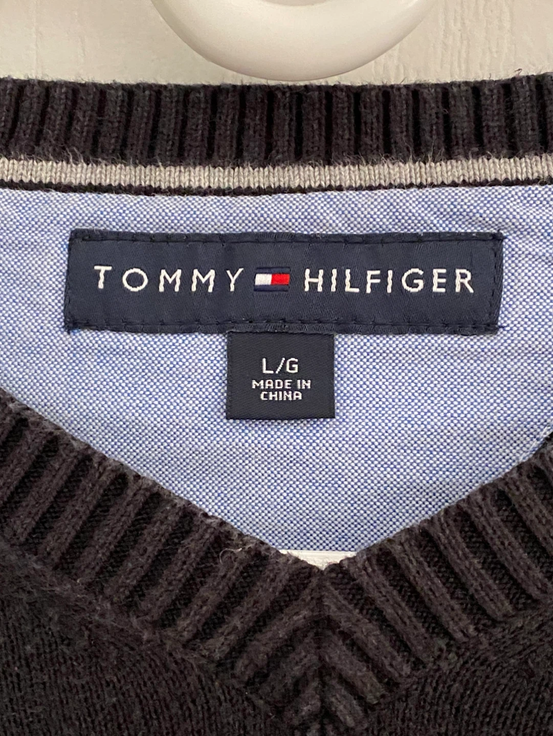 Tommy Hilfiger V-Neck Sweater - Large - photo 2