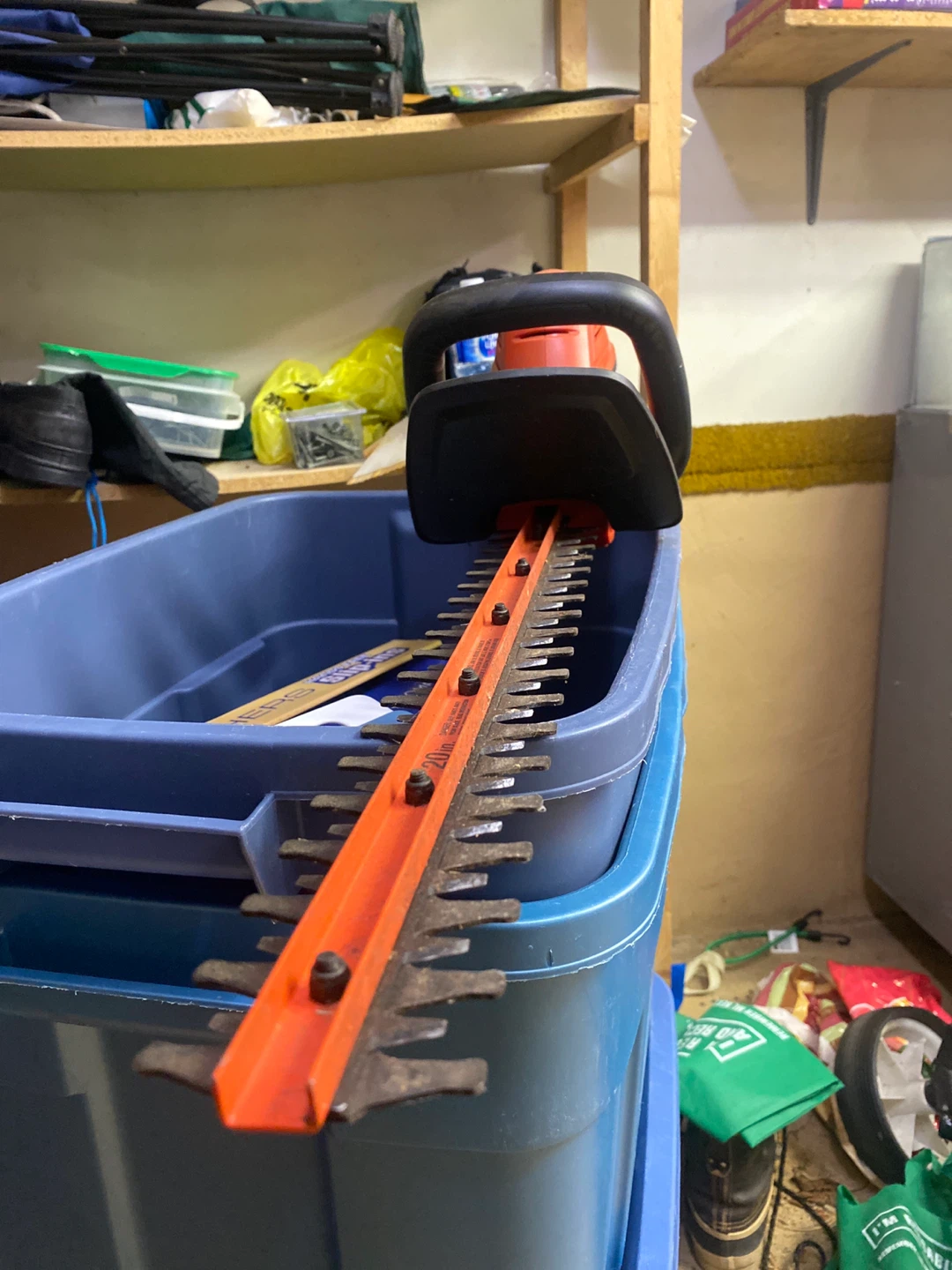 Black & Decker Hedge Trimmer - photo 2