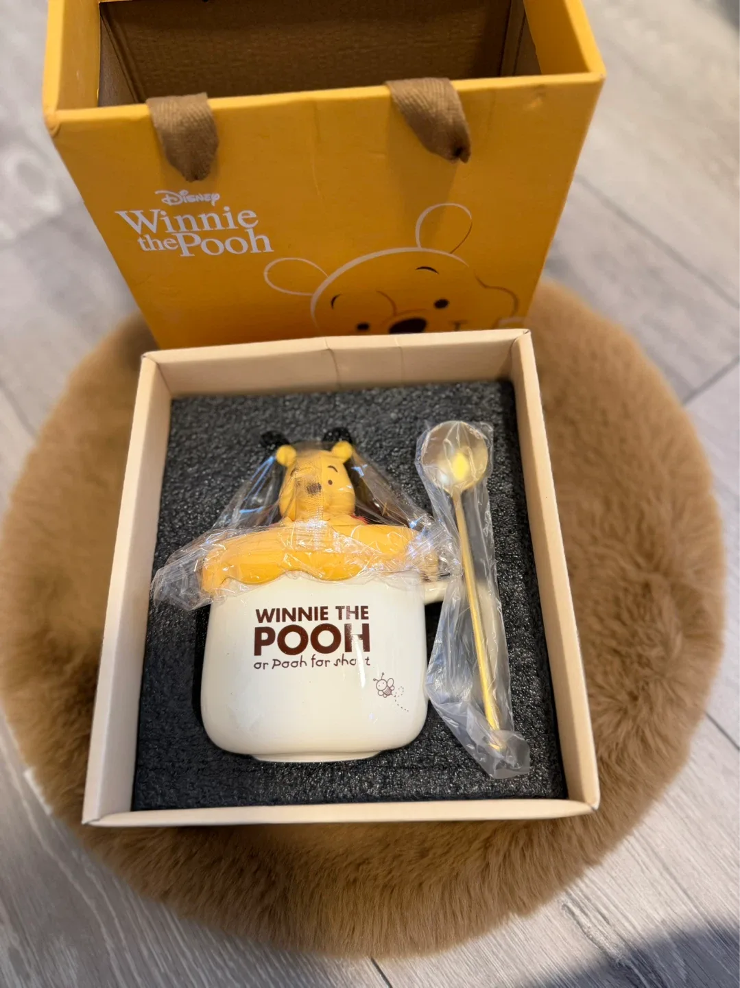 Winnie the Pooh Ceramic Mug with Spoon and Lid - photo 3