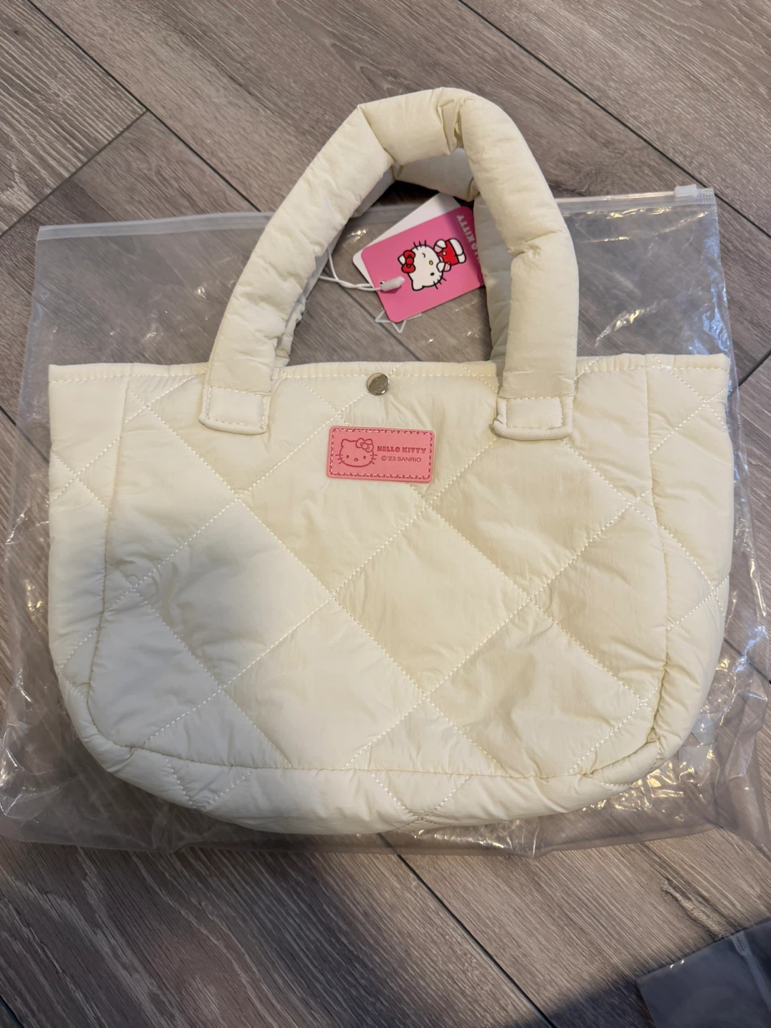 Hello Kitty Quilted Tote Bag (only 1 left !) - photo 2