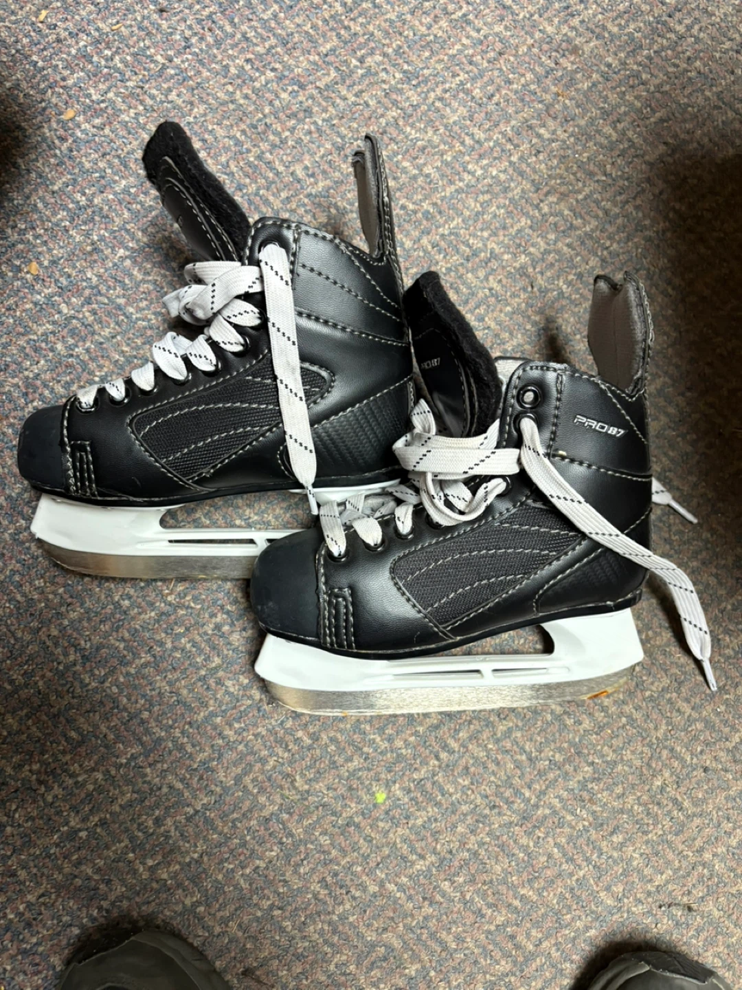 Pro 87 hockey skates size y13
