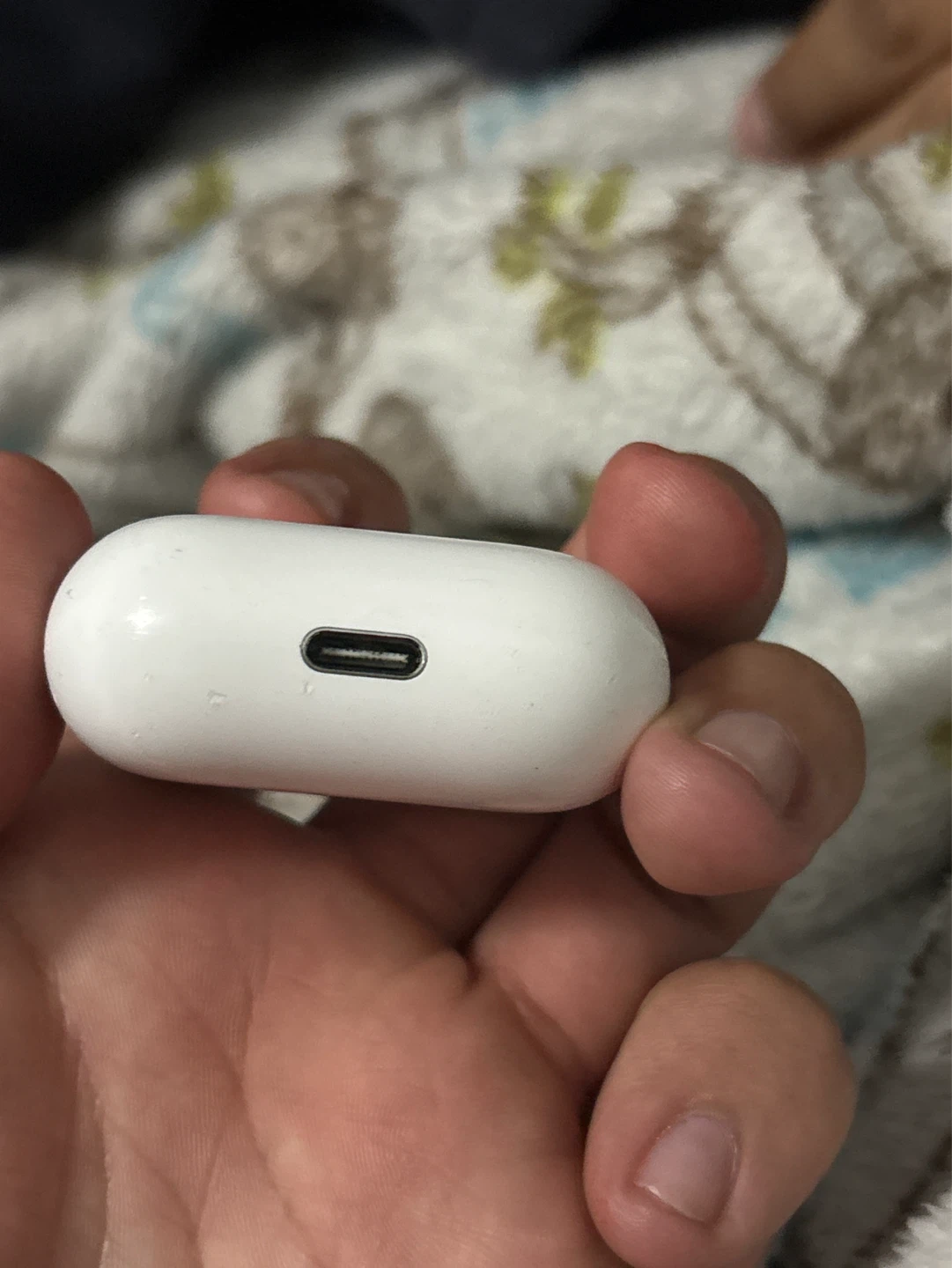 Apple AirPods 4Charging Case (USB-C) - photo 3