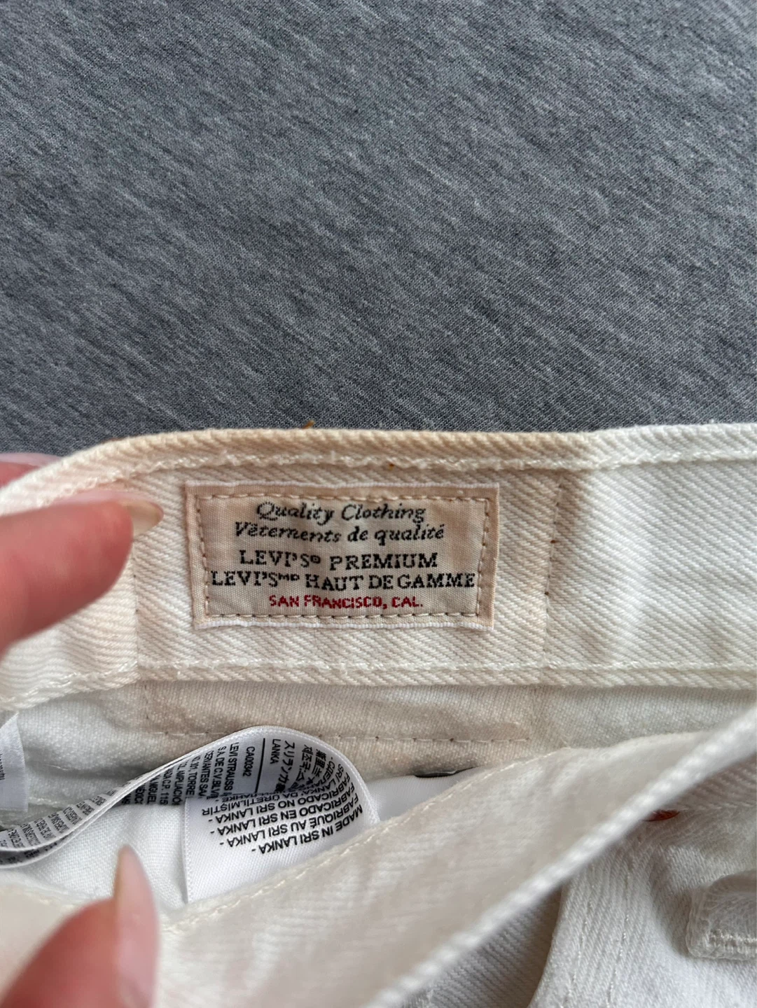 Size 30 Levi's Premium White Distressed Denim Shorts - photo 3