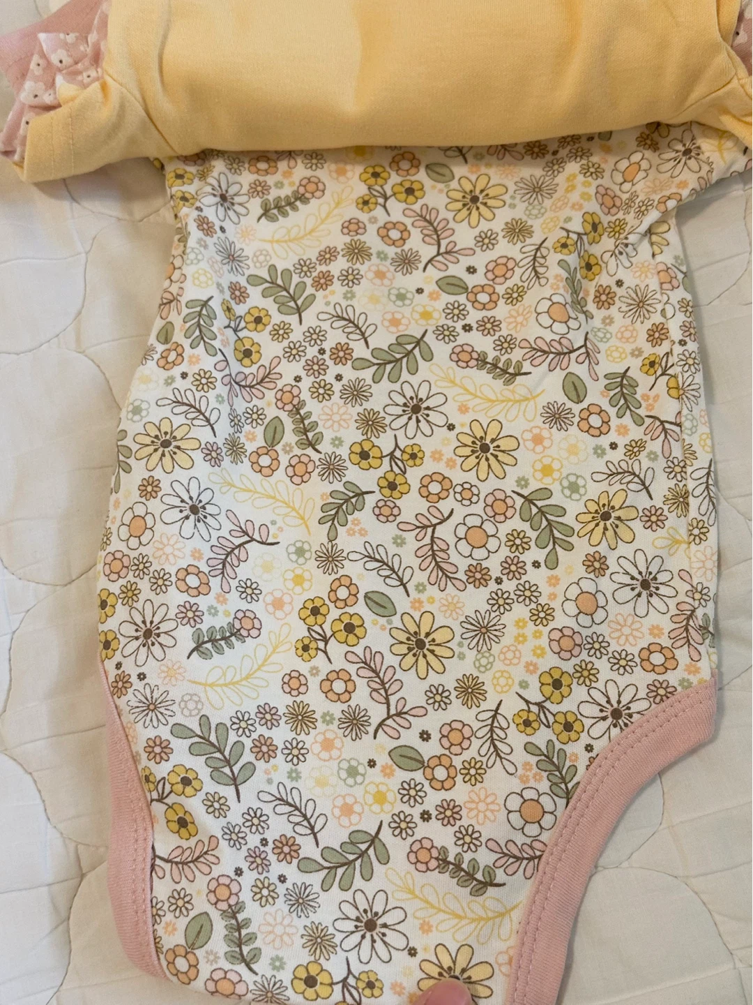 5 Pack Bodysuits/ Onesie 6-9M - photo 5