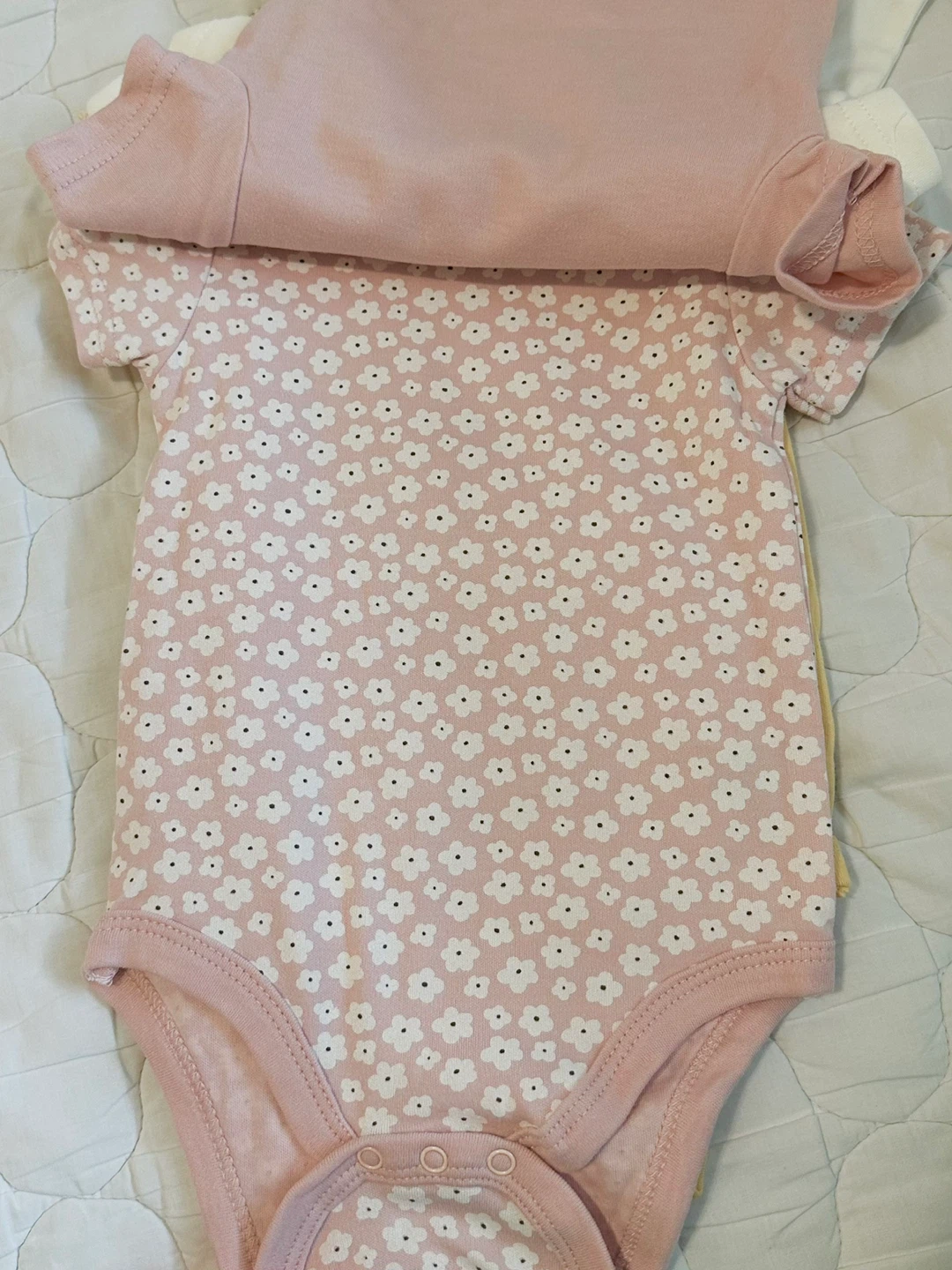 5 Pack Bodysuits/ Onesie 6-9M - photo 3