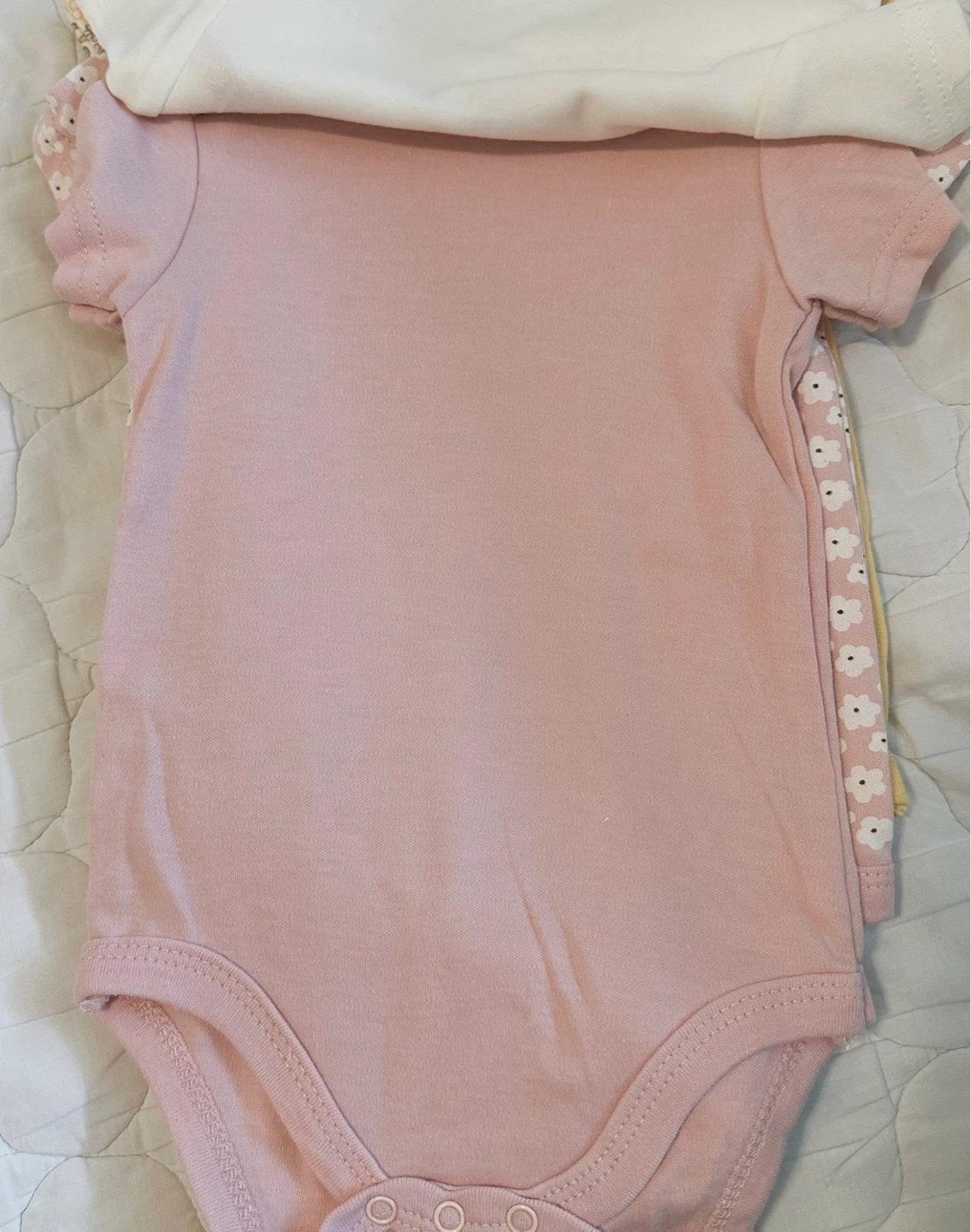 5 Pack Bodysuits/ Onesie 6-9M - photo 2