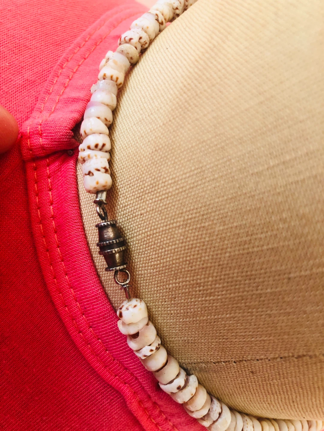 Vintage Hawaiian Tiger Puka Shell Necklace - photo 3