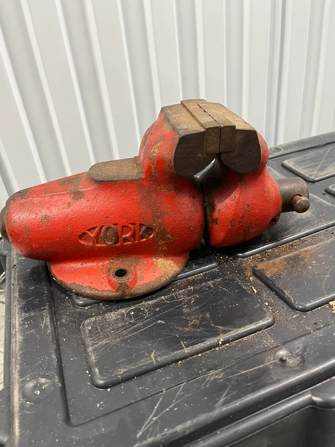 Red York 100 Bench Vise - photo 2