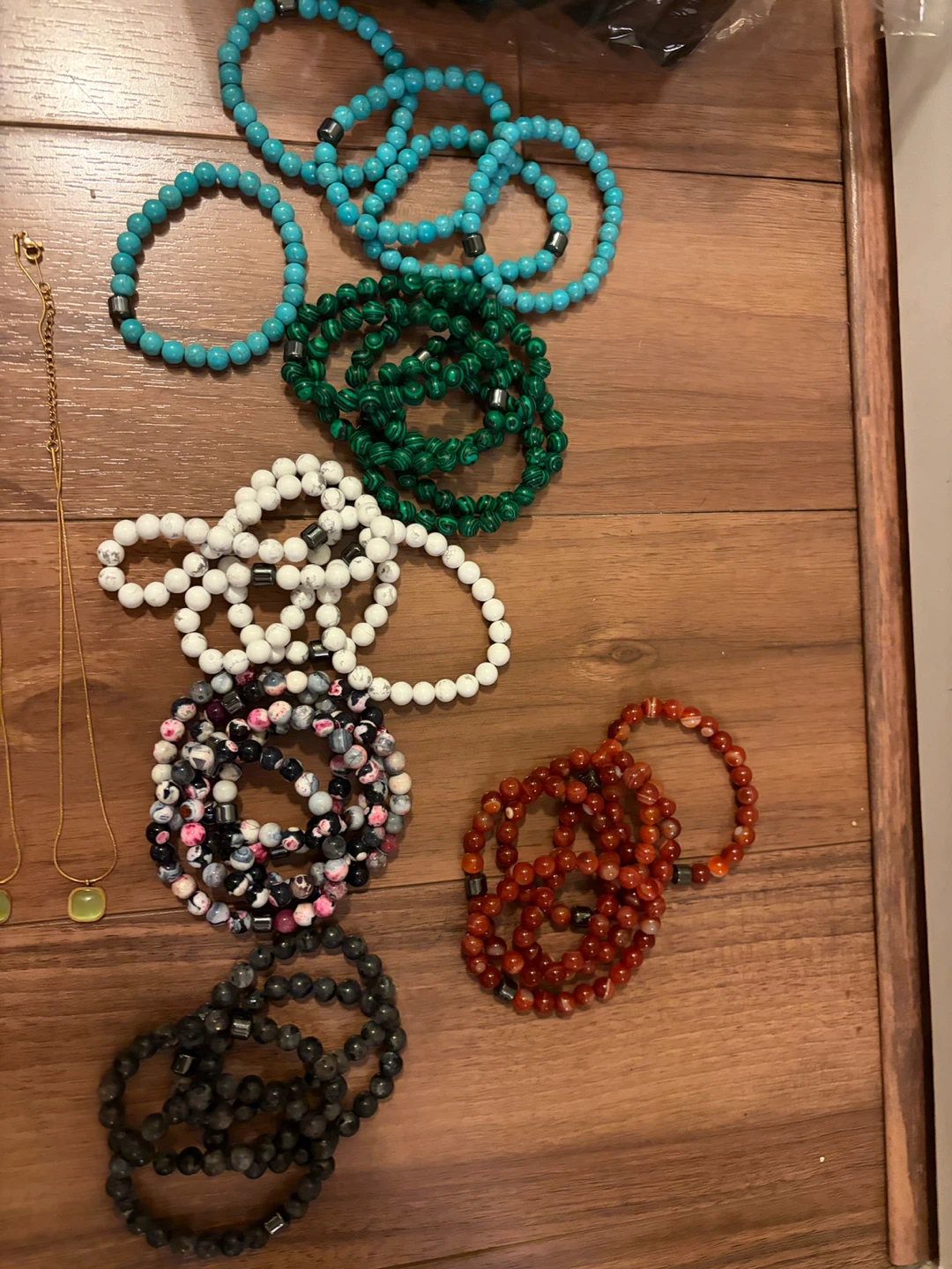 Mixed jewellery lot (bracelets and necklaces) + jewellery boxes - photo 3