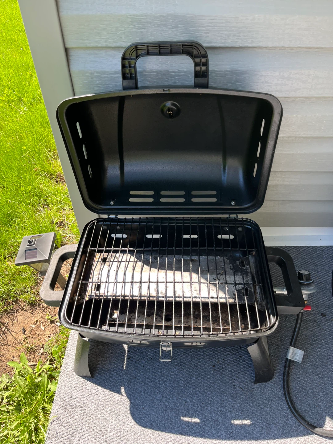 Portable Tabletop Propane Gas BBQ Grill w/ Folding Legs - photo 2