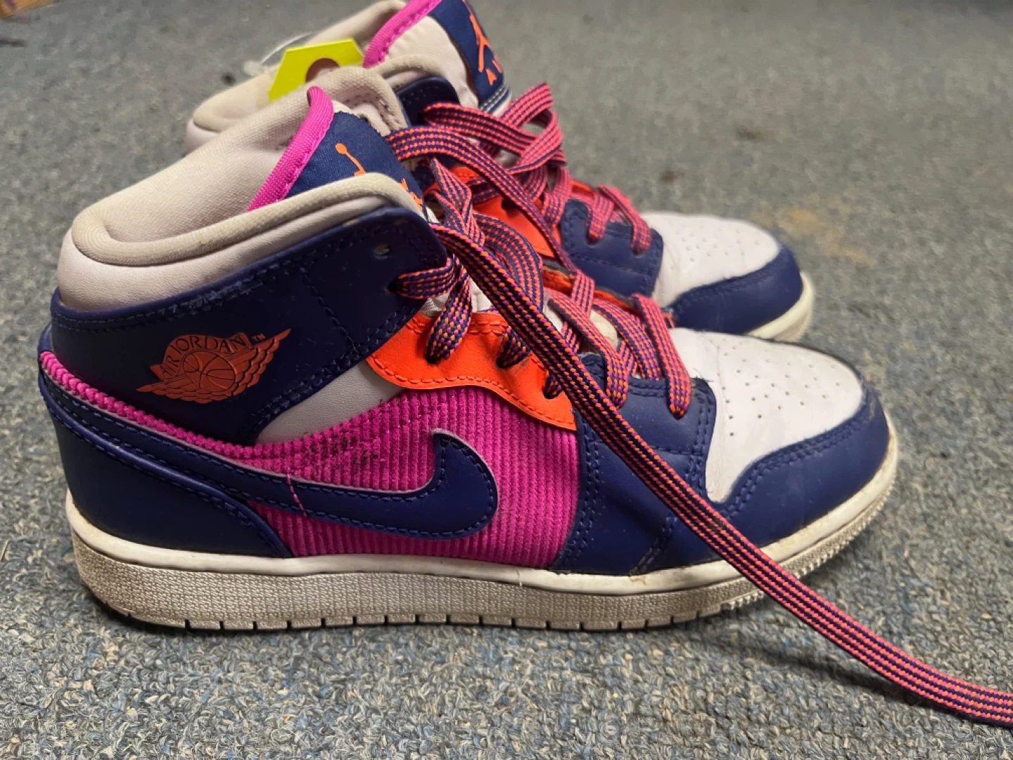 Nike Air Jordan pink white and blue size 3 - photo 3
