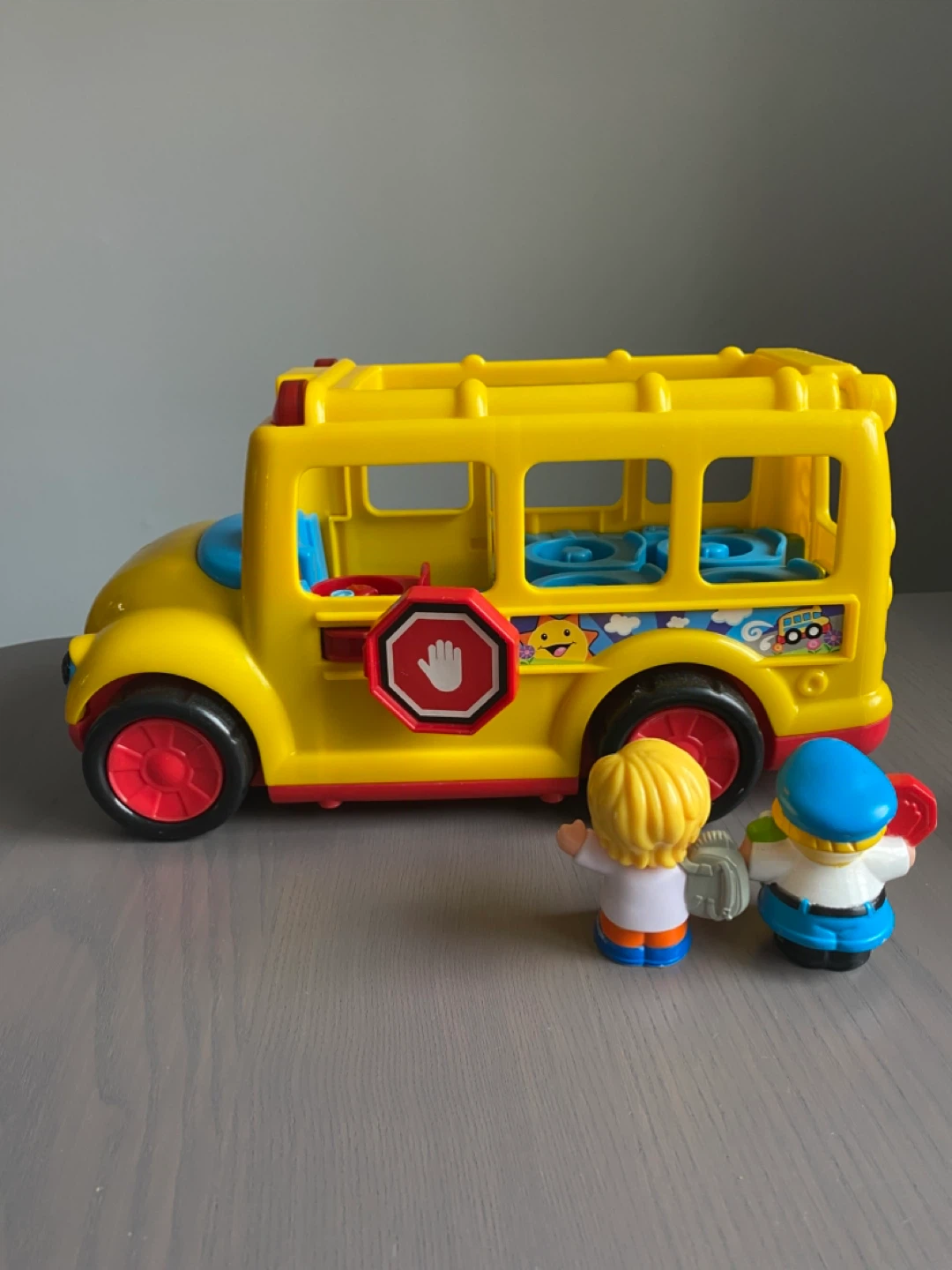 Fisher-Price Little People School Bus with 2 Figures - photo 3