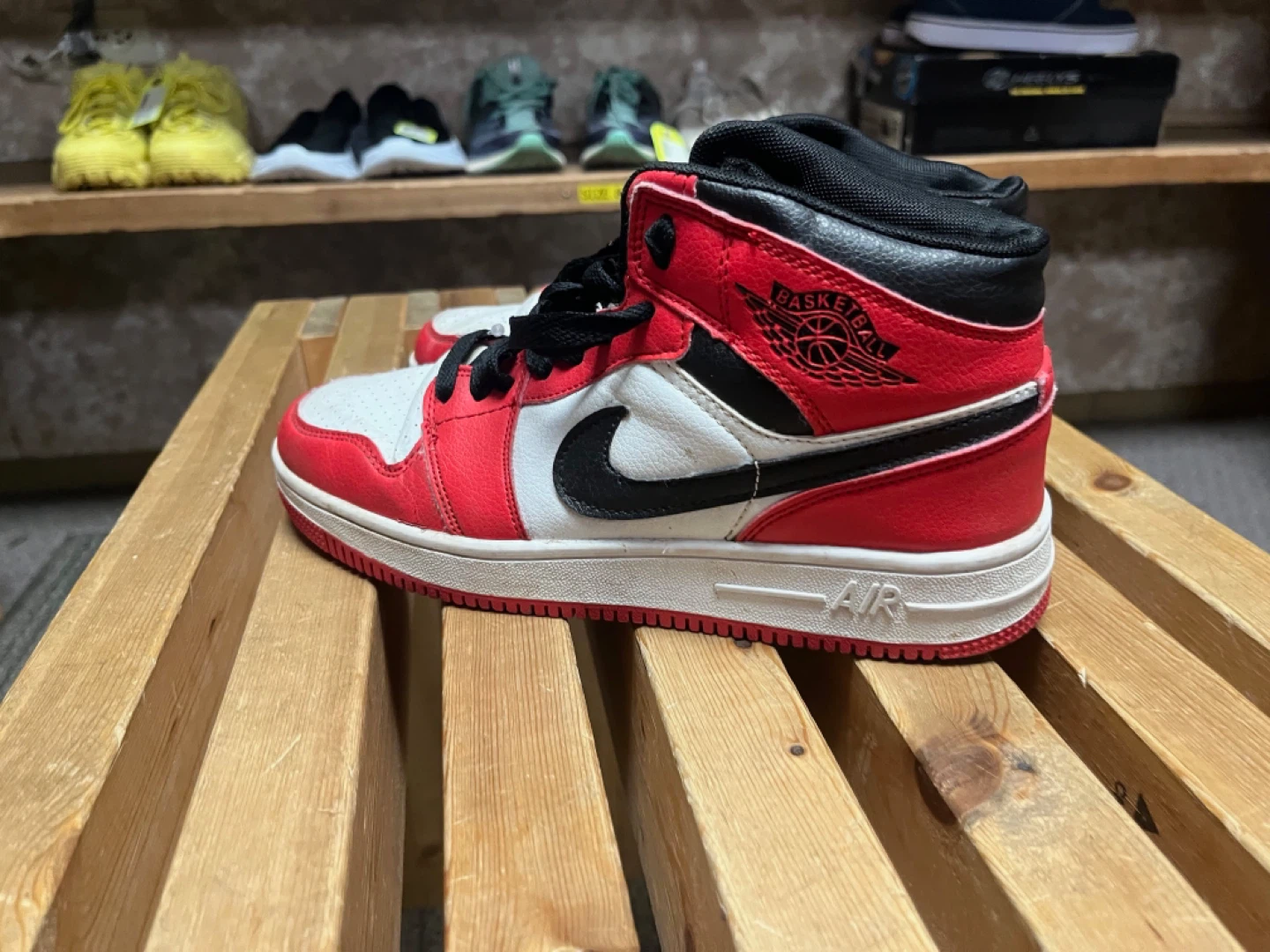 Air Jordan 1 Mid Red/Black/White Sneakers size 8 - photo 2