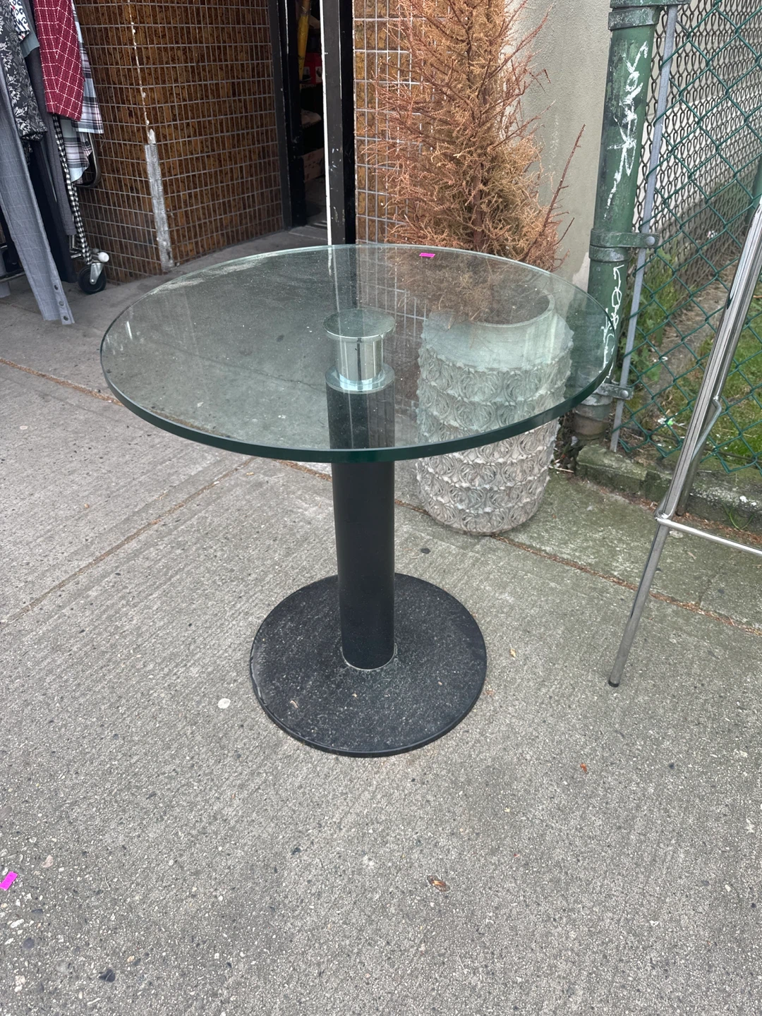 Round Glass Top Pedestal Table