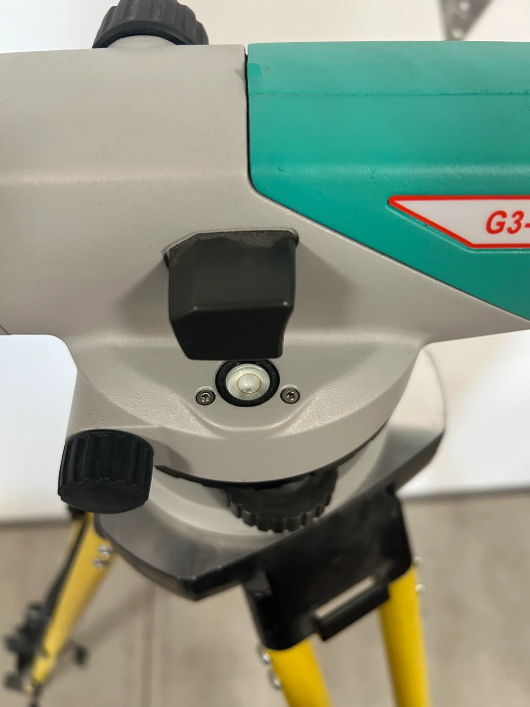G3-32X Automatic Level with Bench-Mark Tripod - photo 5