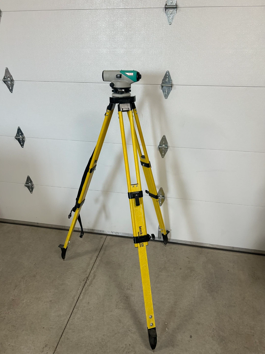 G3-32X Automatic Level with Bench-Mark Tripod