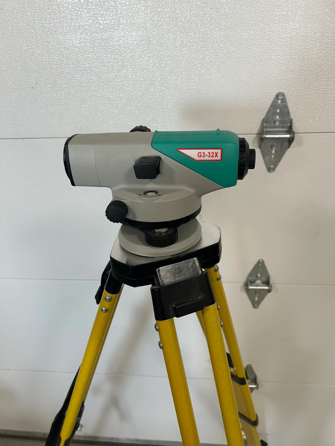 G3-32X Automatic Level with Bench-Mark Tripod - photo 2