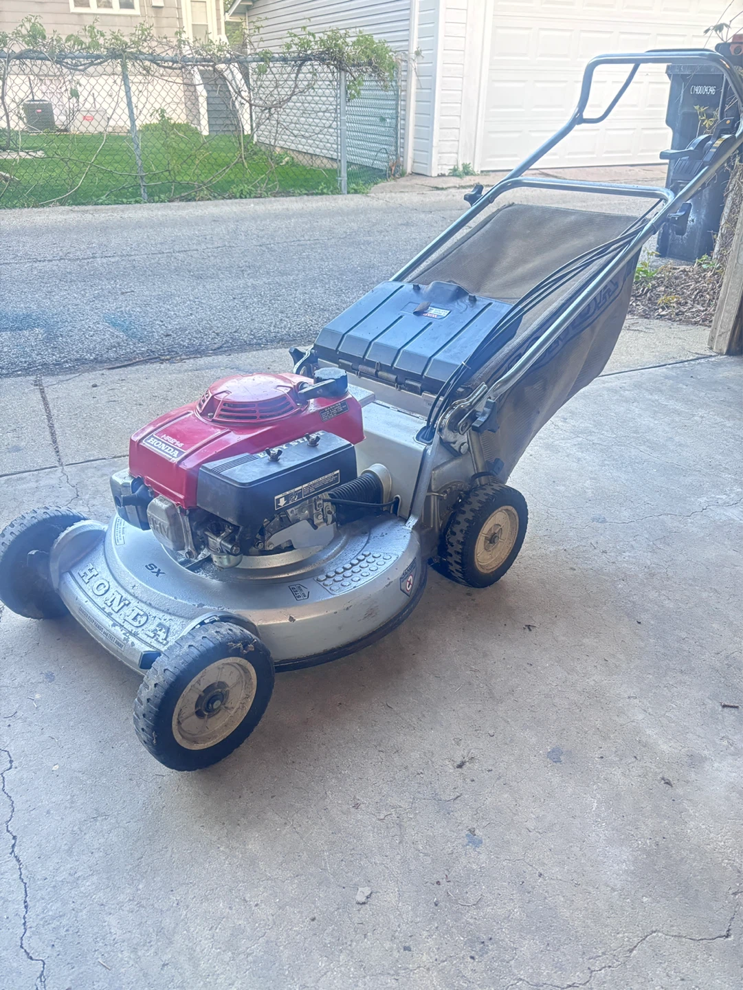 Honda HRN214 Lawnmower - photo 2