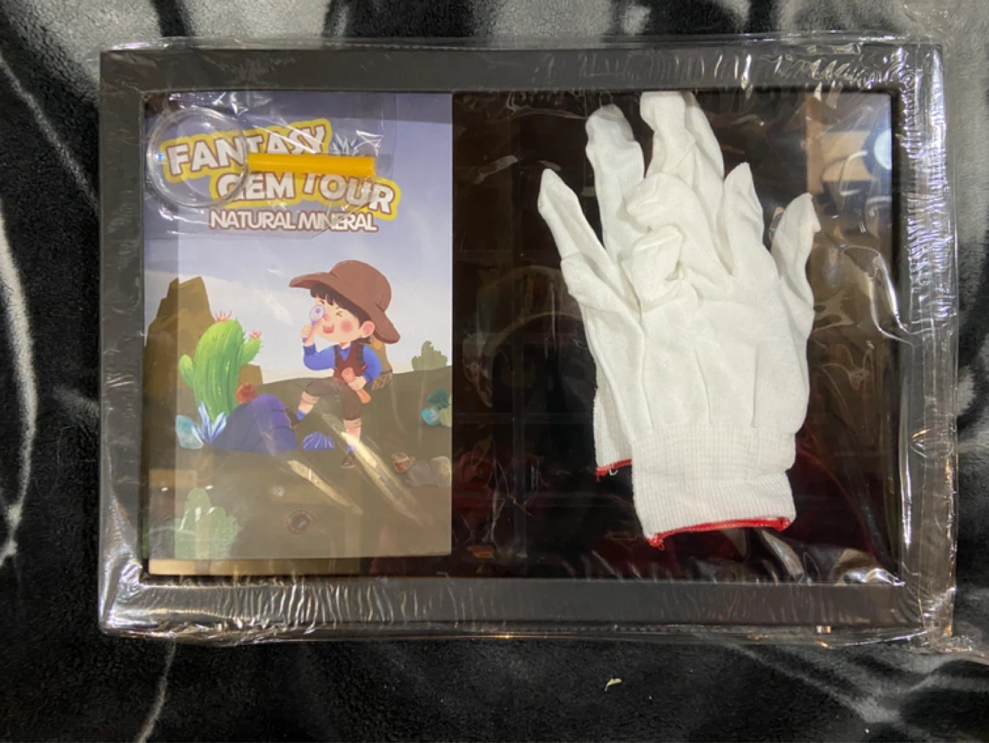 Fantasy Gem Tour Natural Mineral Kit with Gloves