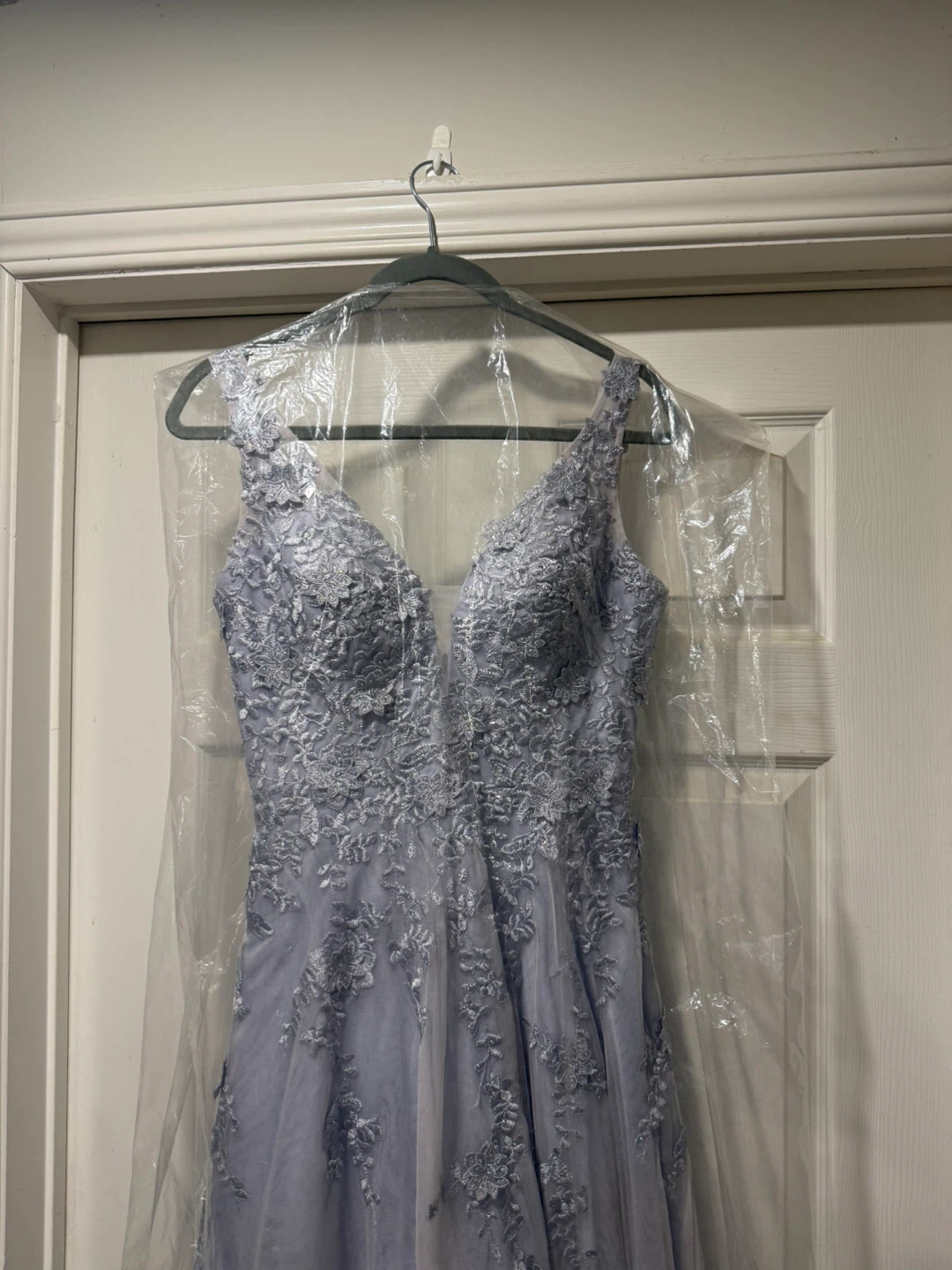 Women's Lace Appliqué Evening Gown - photo 2