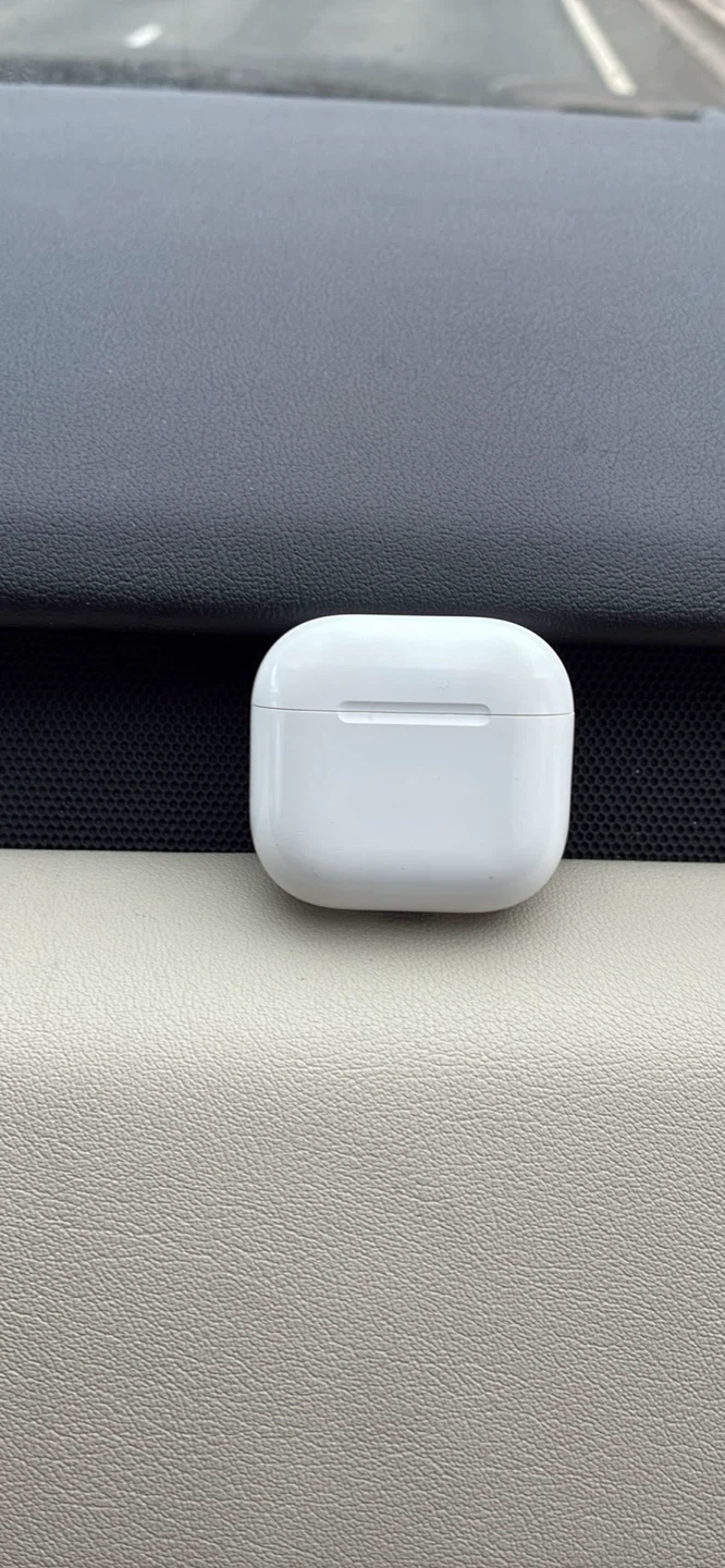 Apple AirPods Pro (4th generation) with Charging Case - photo 2