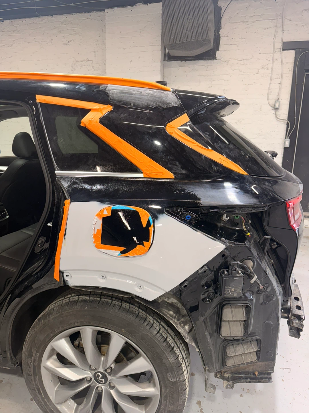 Infiniti Car Body Panel Repair - photo 4