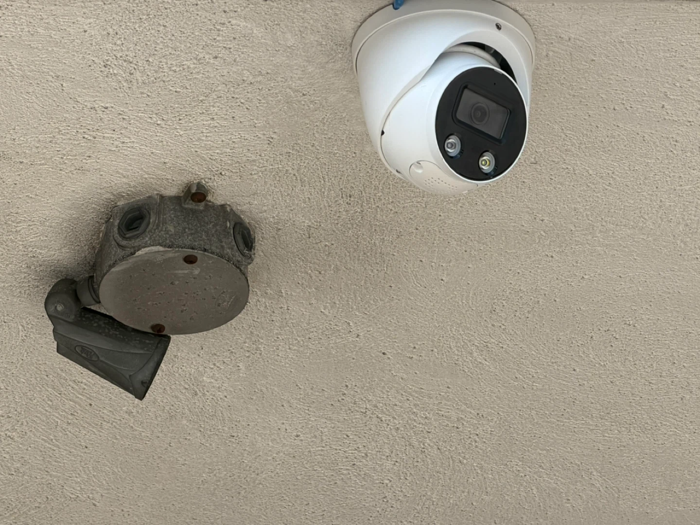 Lorex Security Camera - photo 2