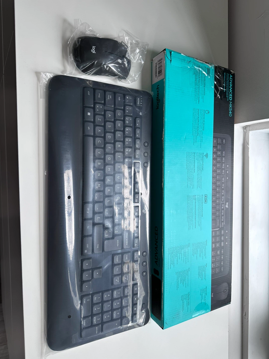 Logitech MK540 Wireless Keyboard and Mouse Combo