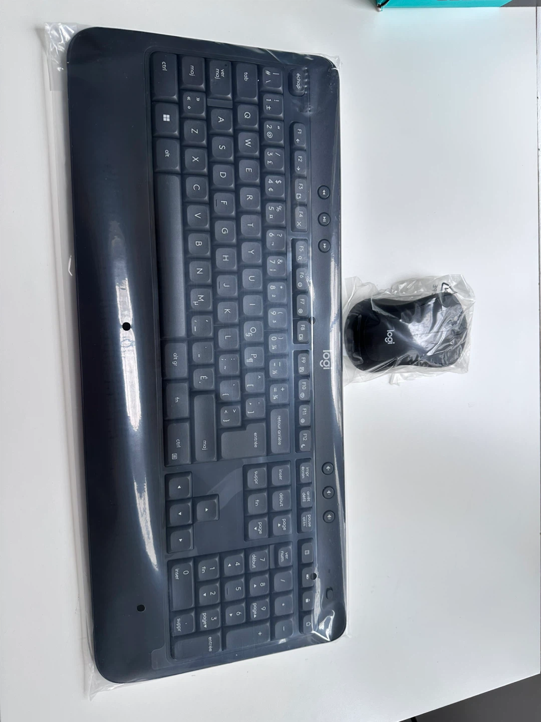 Logitech MK540 Wireless Keyboard and Mouse Combo - photo 3