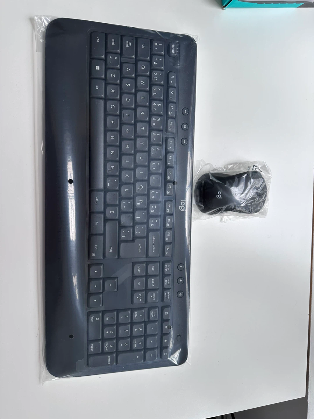 Logitech MK540 Wireless Keyboard and Mouse Combo - photo 4