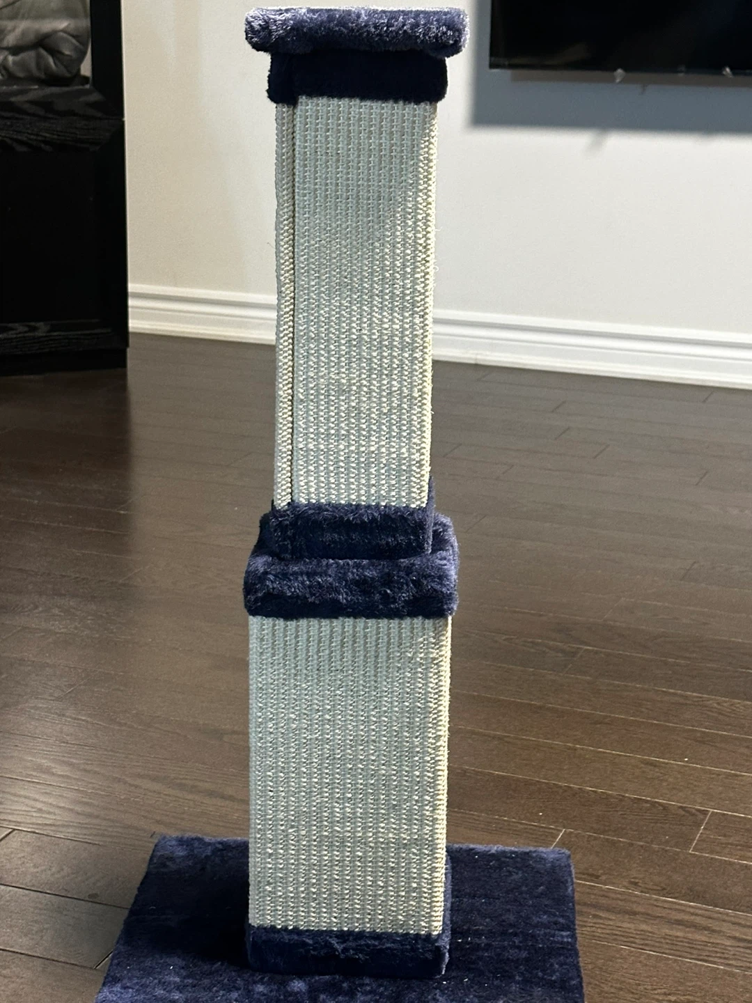 Cat scratching post