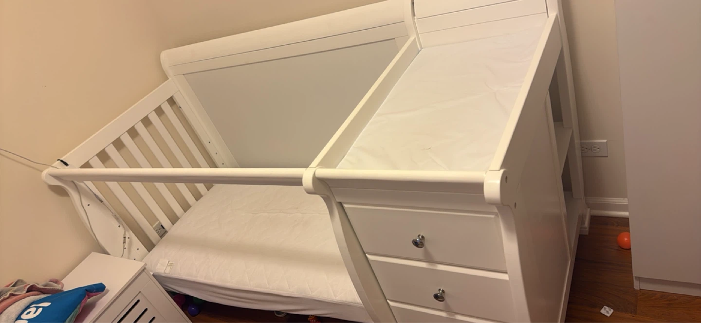 White Convertible Baby Crib with Changing Station - photo 2