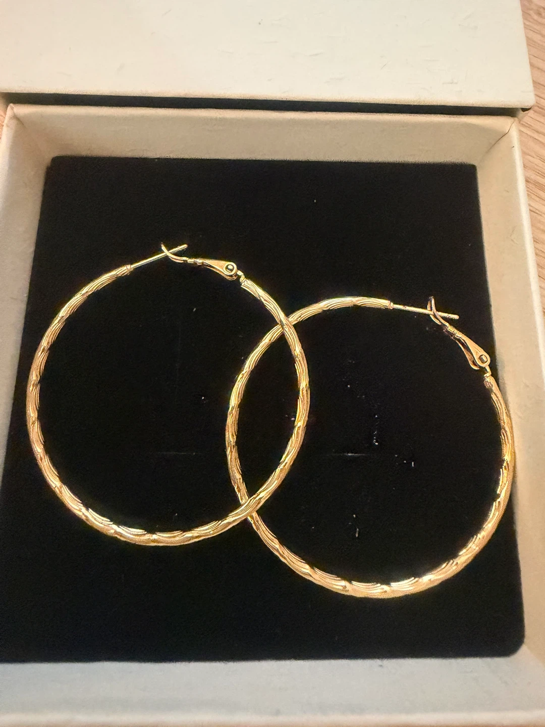 Gold Hoop Earrings 18k plated never change the color. - photo 2