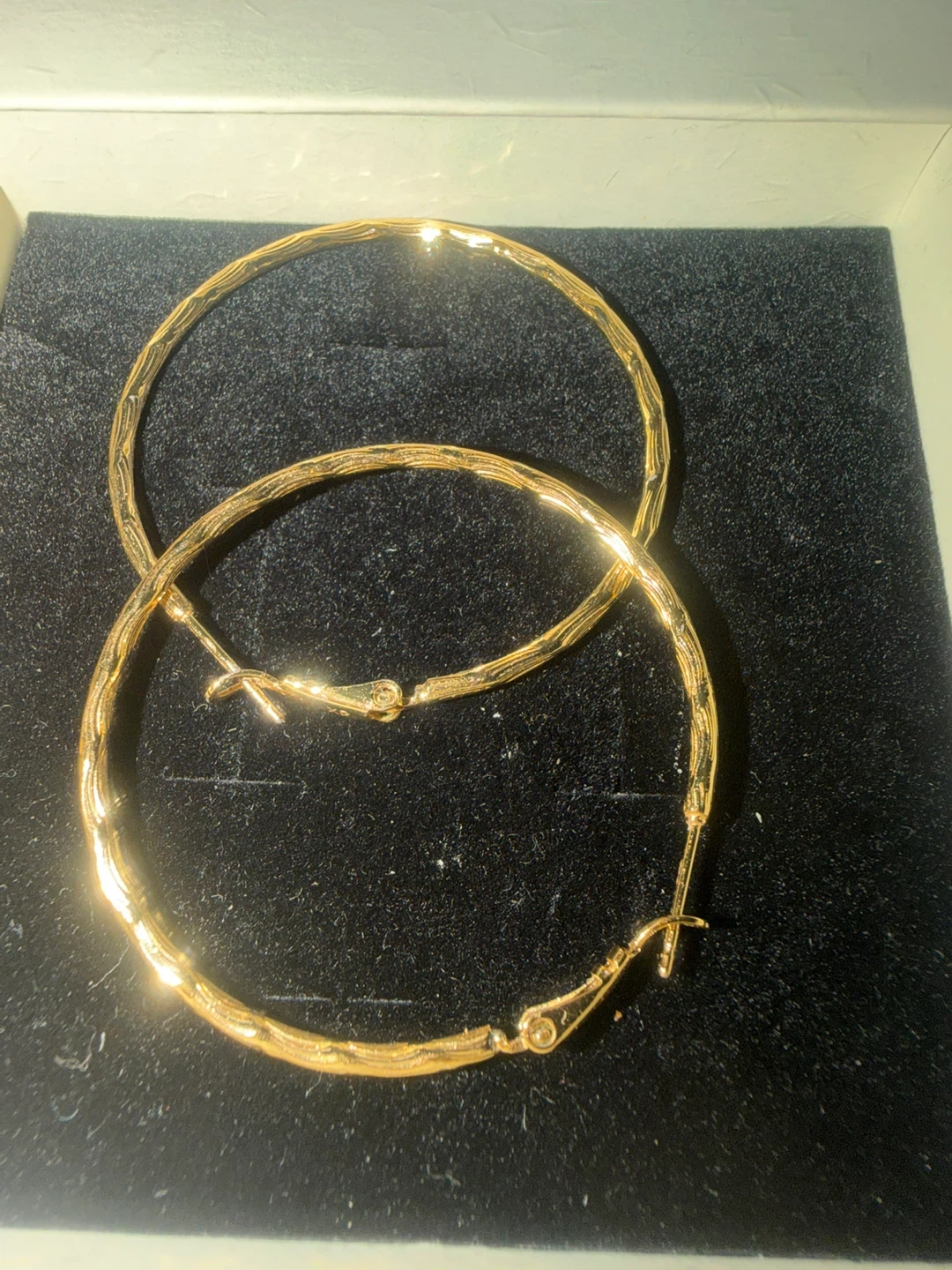 Gold Hoop Earrings 18k plated never change the color.
