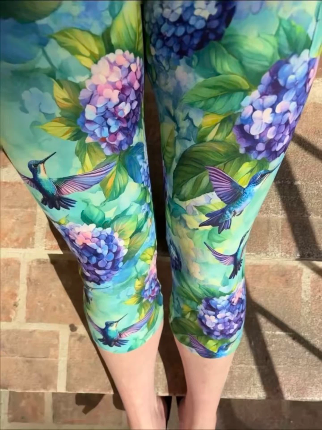 Women's Hydrangea & Hummingbird Capris
