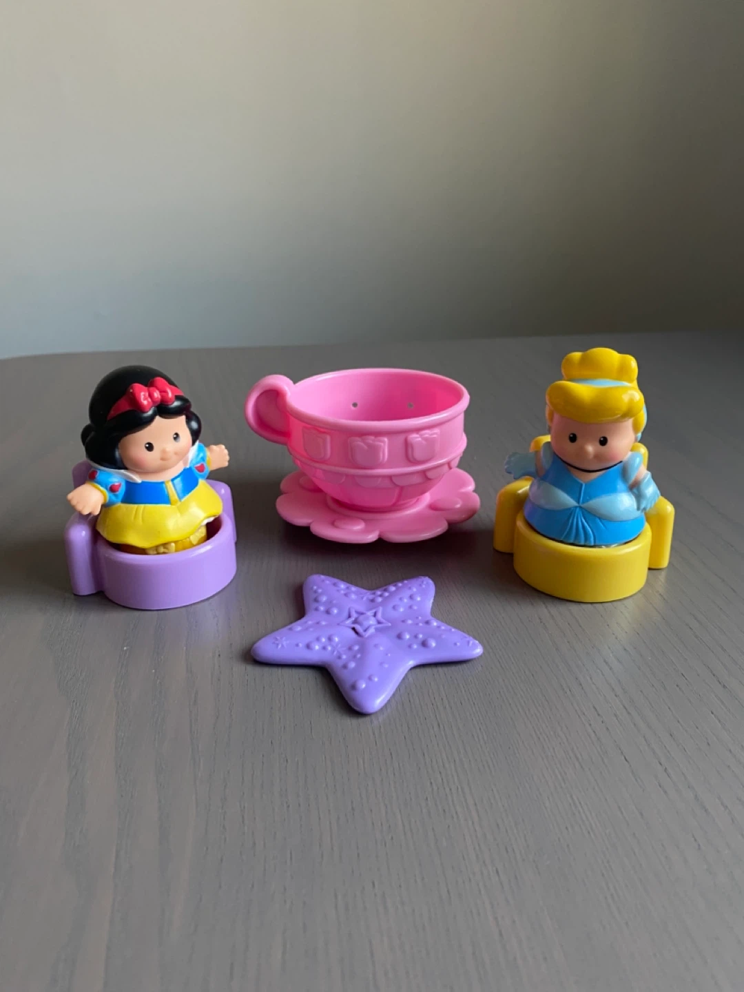Fisher Price Little People Disney Snow White & Aurora Figures