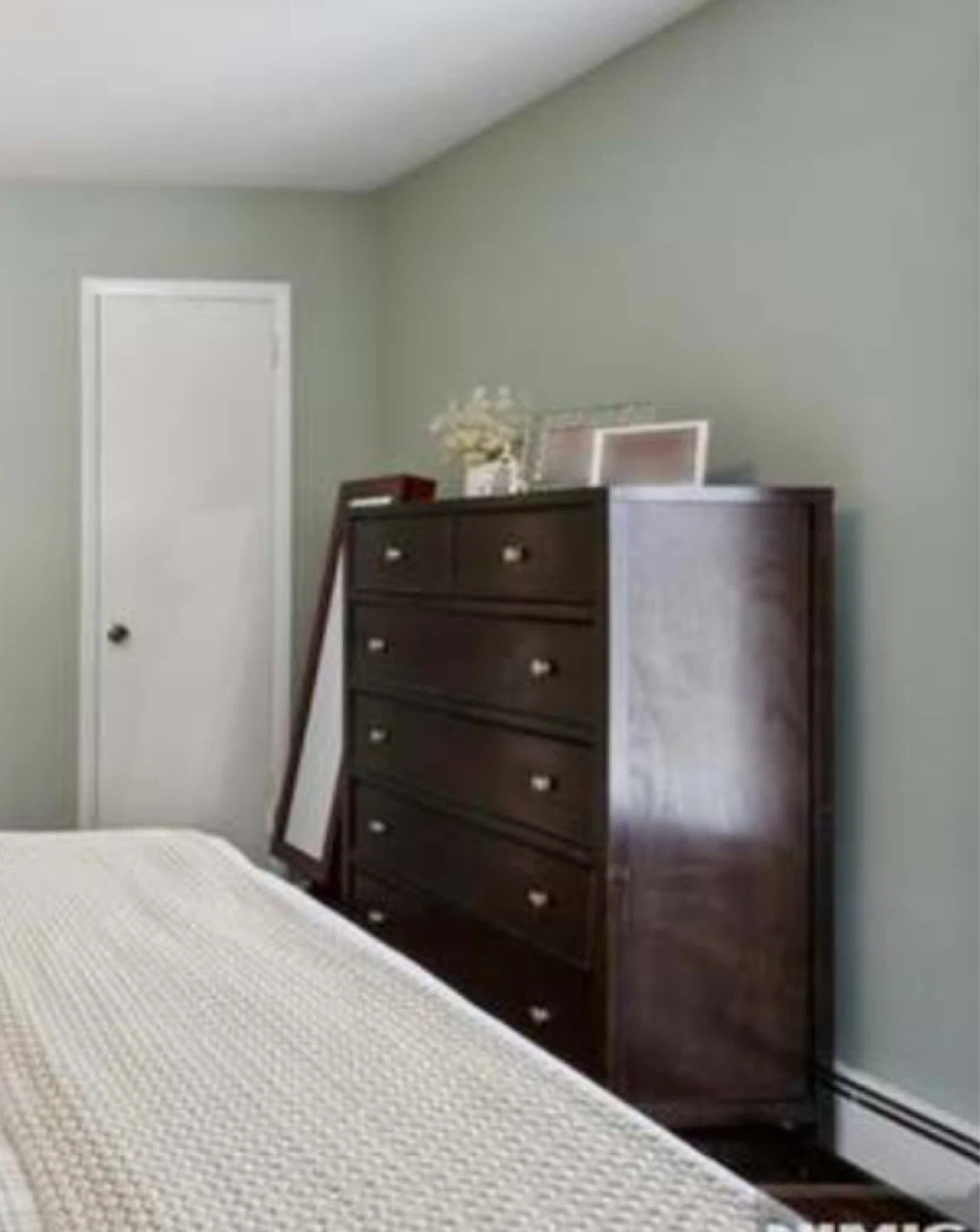Dark Wood 5-Drawer Dresser