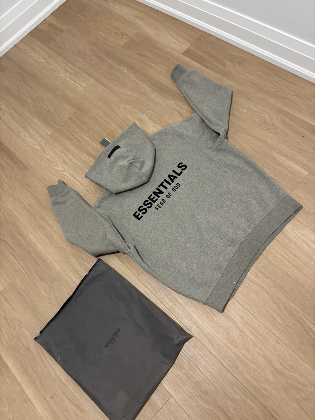 9 days used ESSENTIALS  Grey Hoodie with tag and dust bag - photo 5