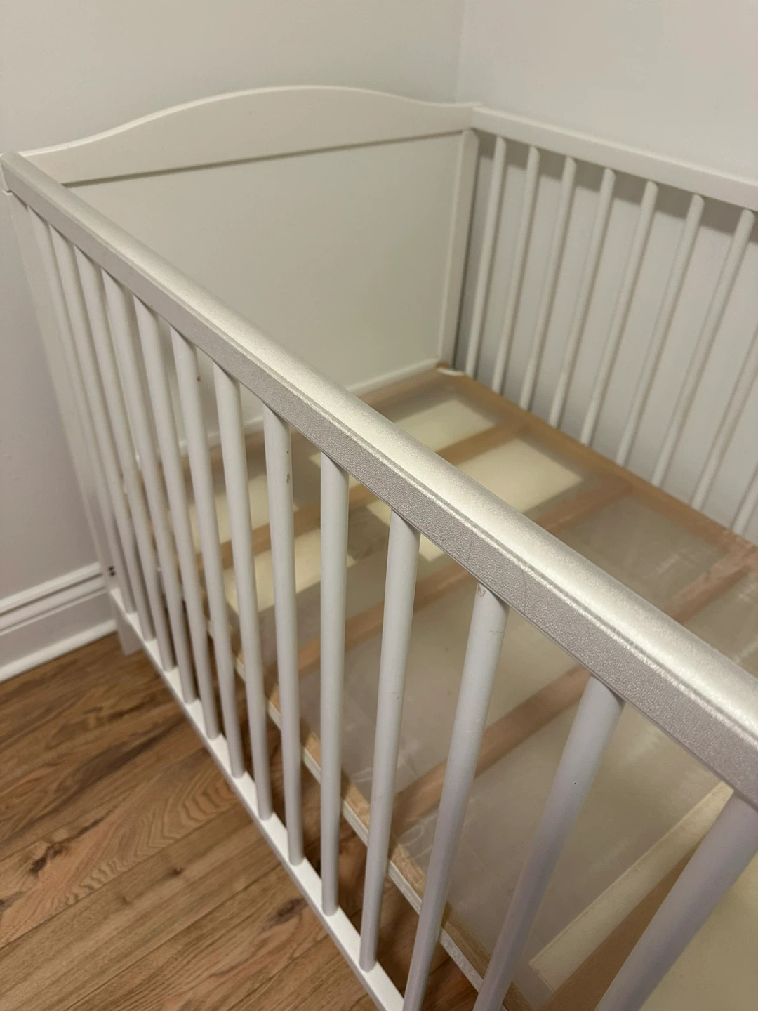 IKEA SMÅGÖRA Baby Crib – White – Excellent Condition - photo 4
