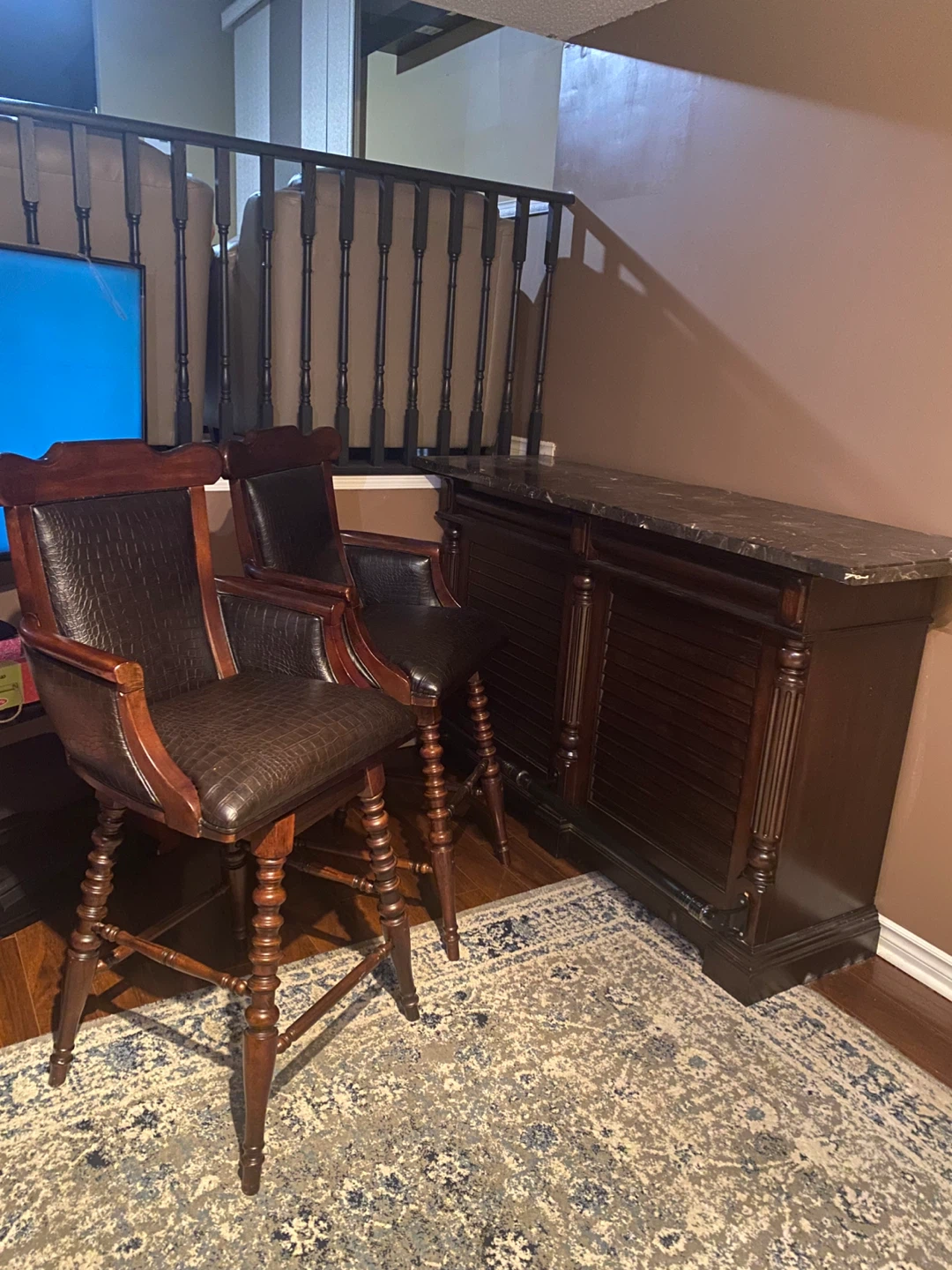 Dark Wood Bar with Marble Top and 2 Counter Stools