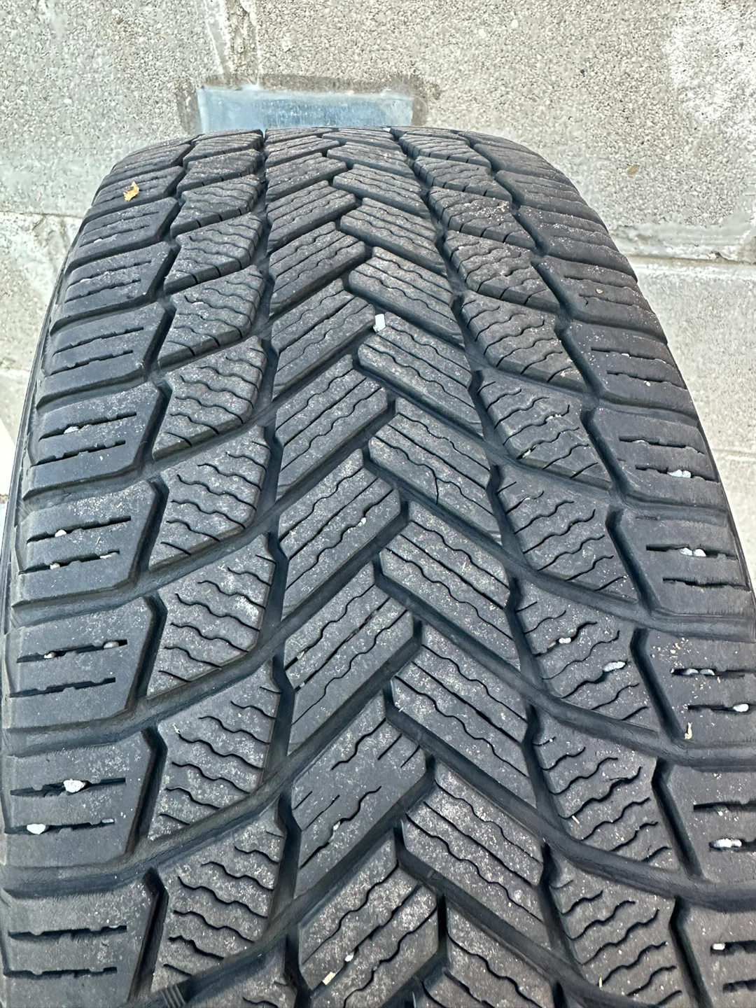 Michelin X-Ice Snow SUV Tire with Rim 225/65R17 - photo 3