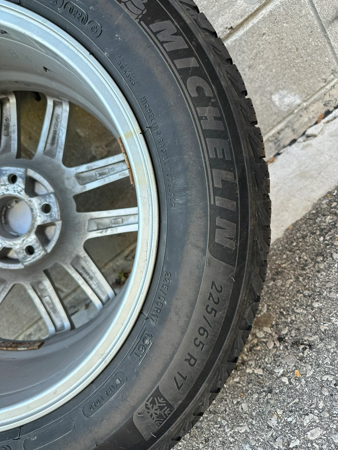 Michelin X-Ice Snow SUV Tire with Rim 225/65R17 - photo 4