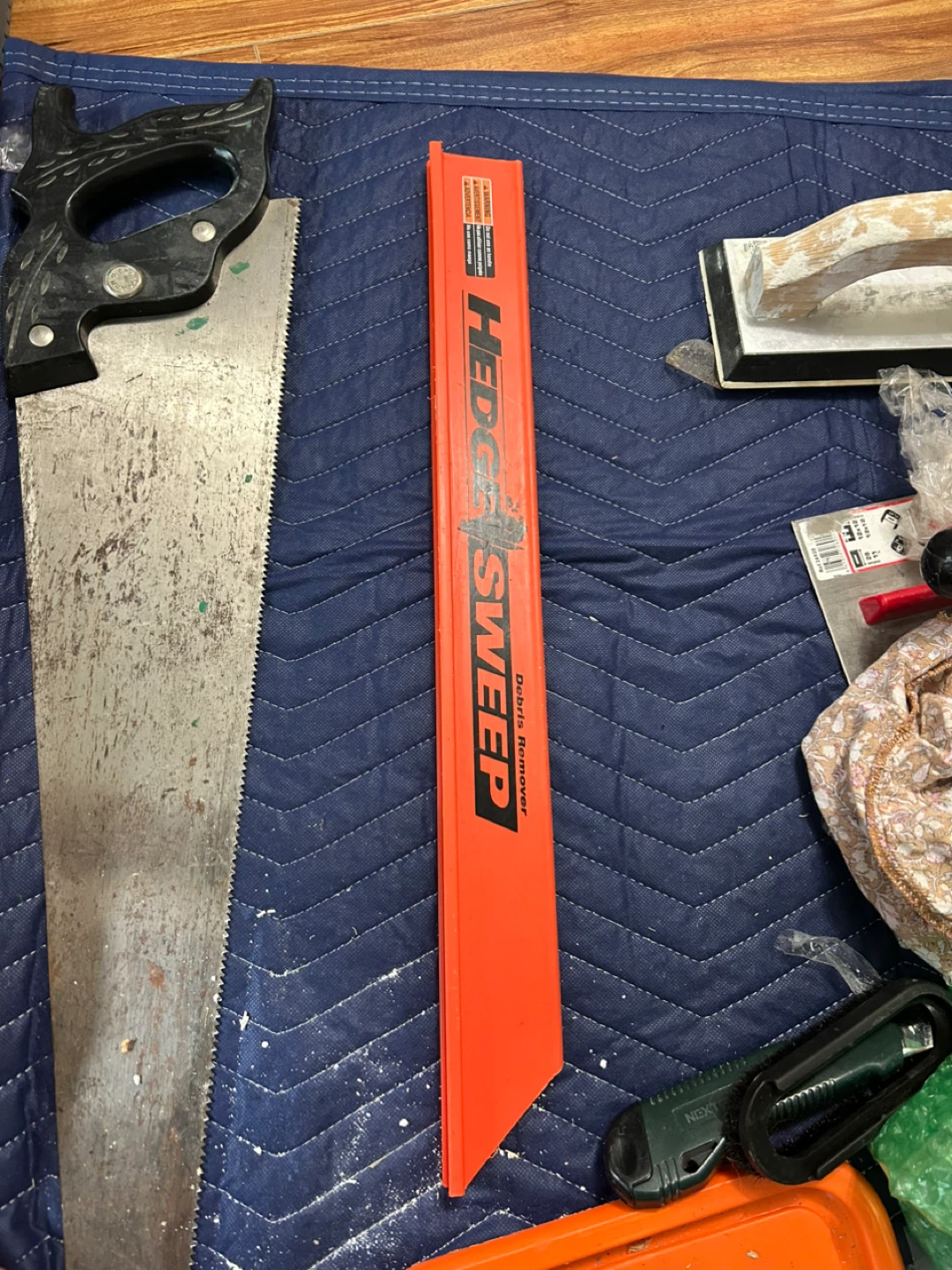 Hedge Sweep Debris Remover